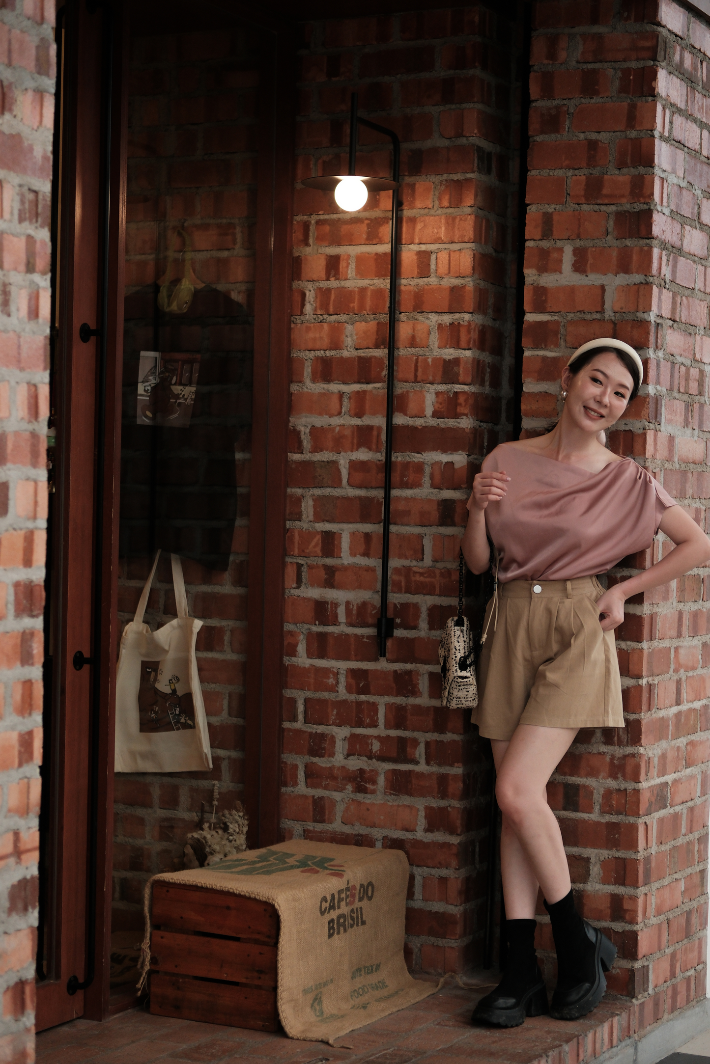 Zoé Cotton Pleated Shorts in Khaki