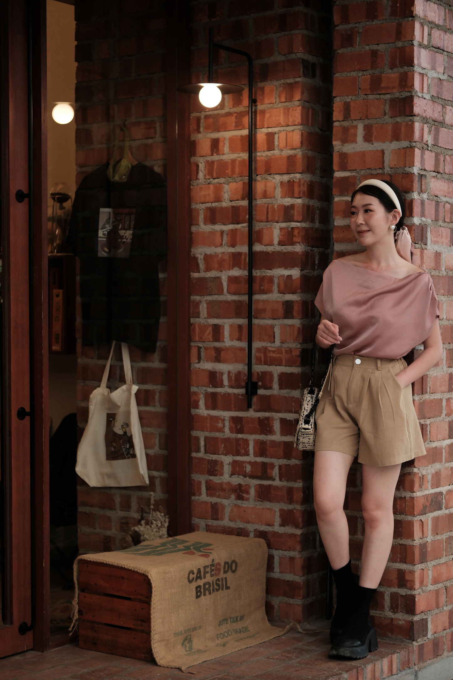 Zoé Cotton Pleated Shorts in Khaki
