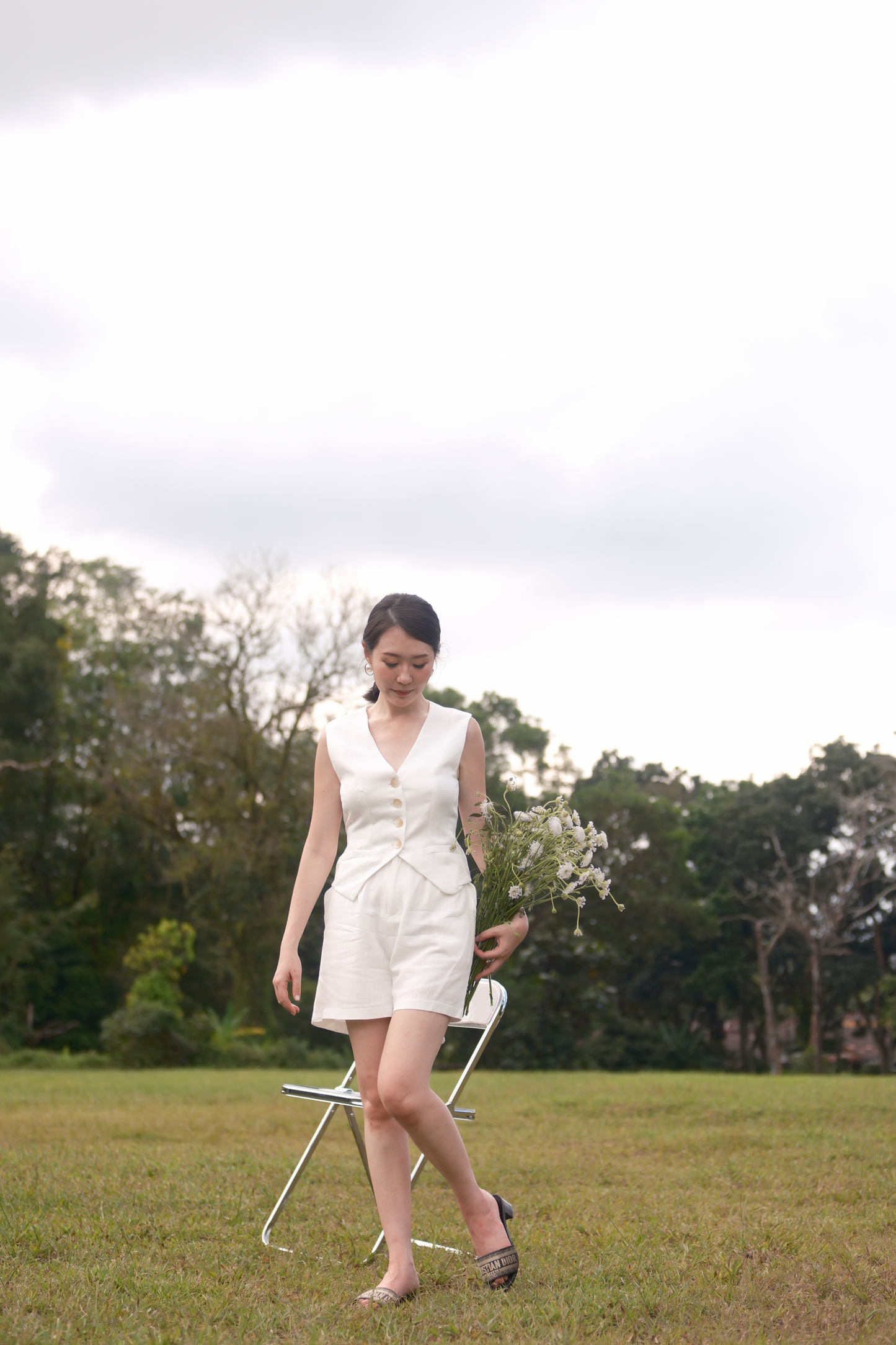 Colette High-Waisted Linen Shorts in Ivory