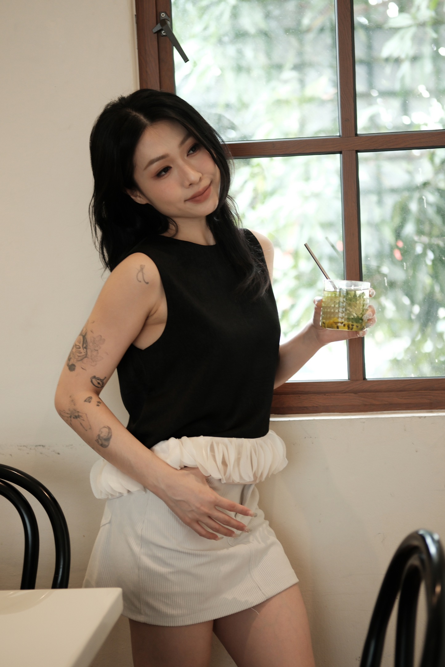 Léa Ruffle Hem Top in Black