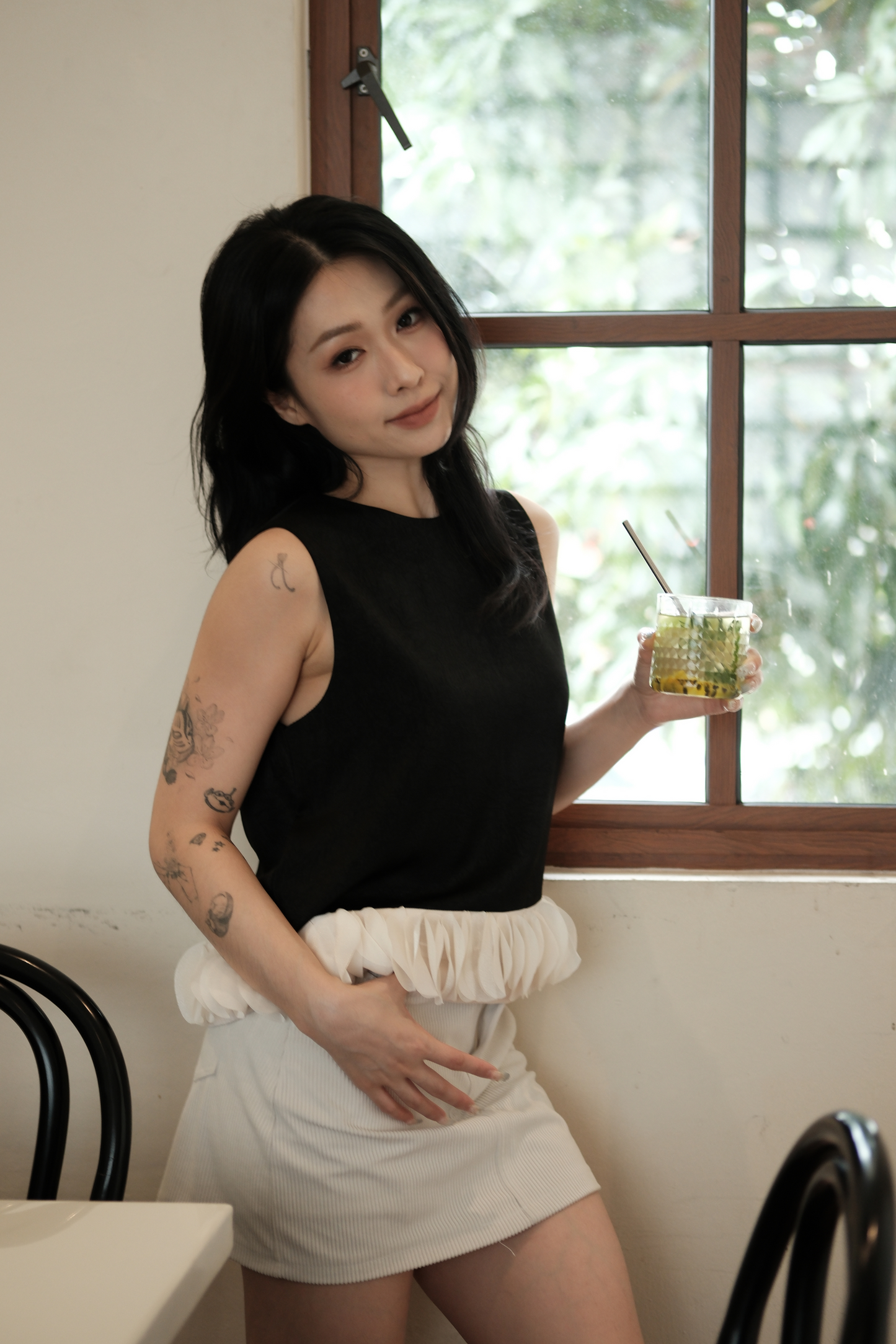 Léa Ruffle Hem Top in Black