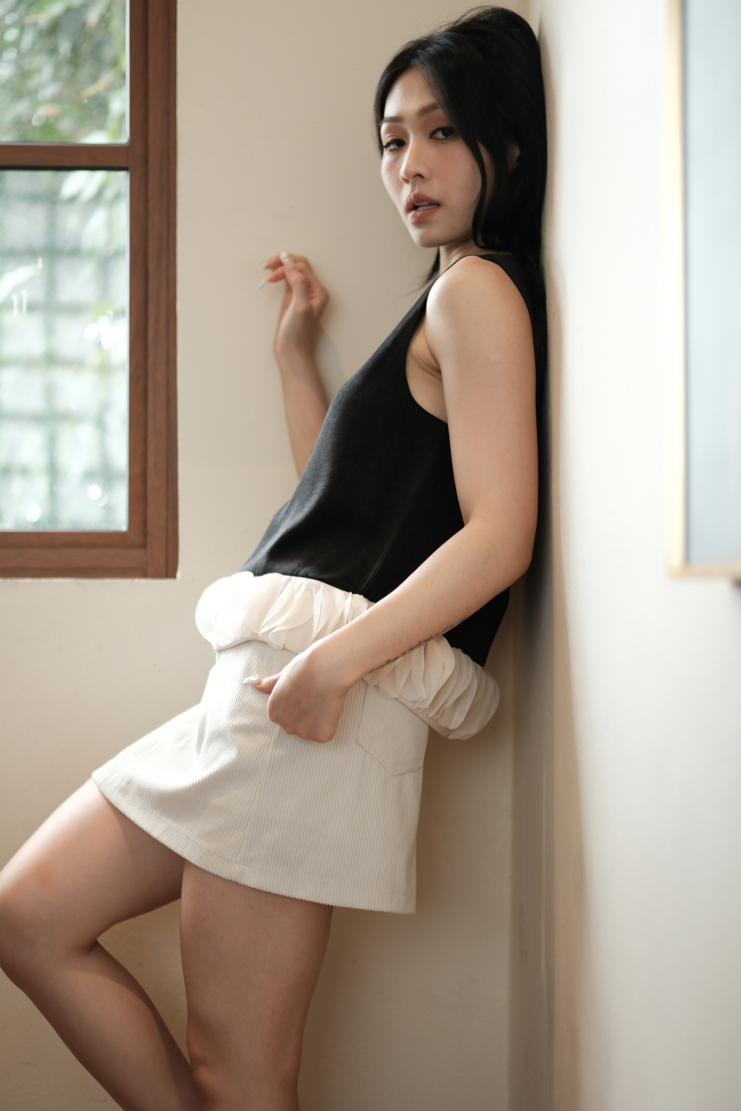 Léa Ruffle Hem Top in Black