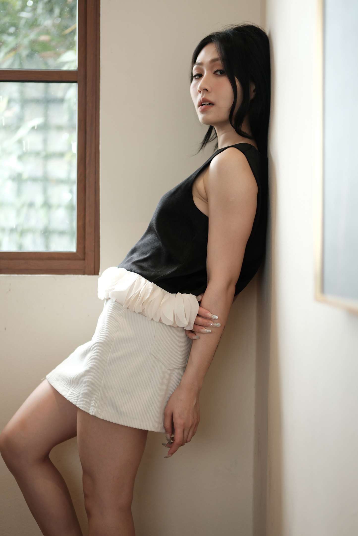 Léa Ruffle Hem Top in Black