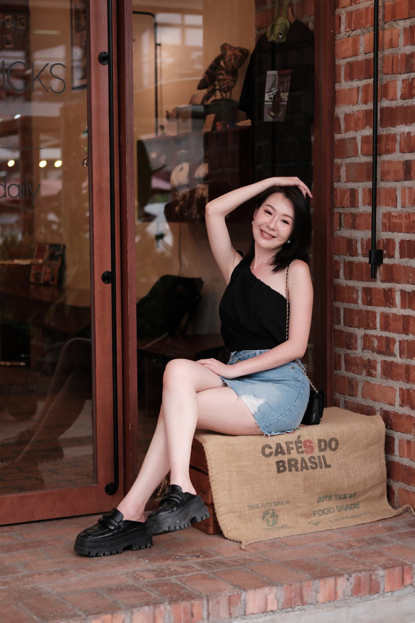 Sasha One-Shoulder Bow Crop Top in Black