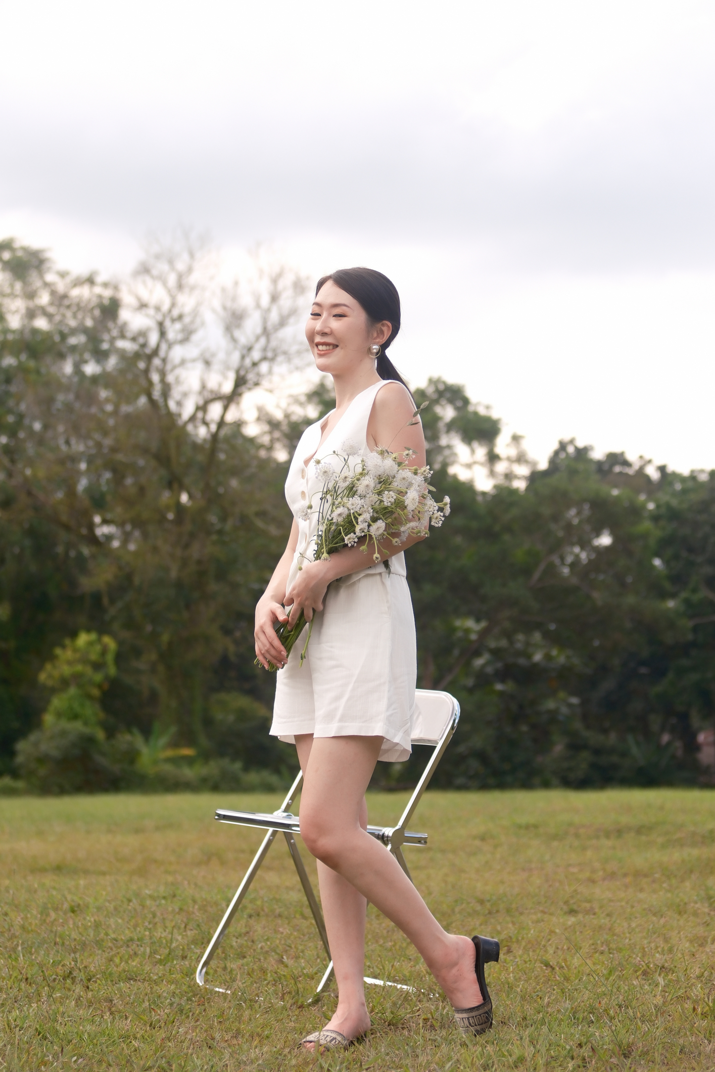 Colette High-Waisted Linen Shorts in Ivory