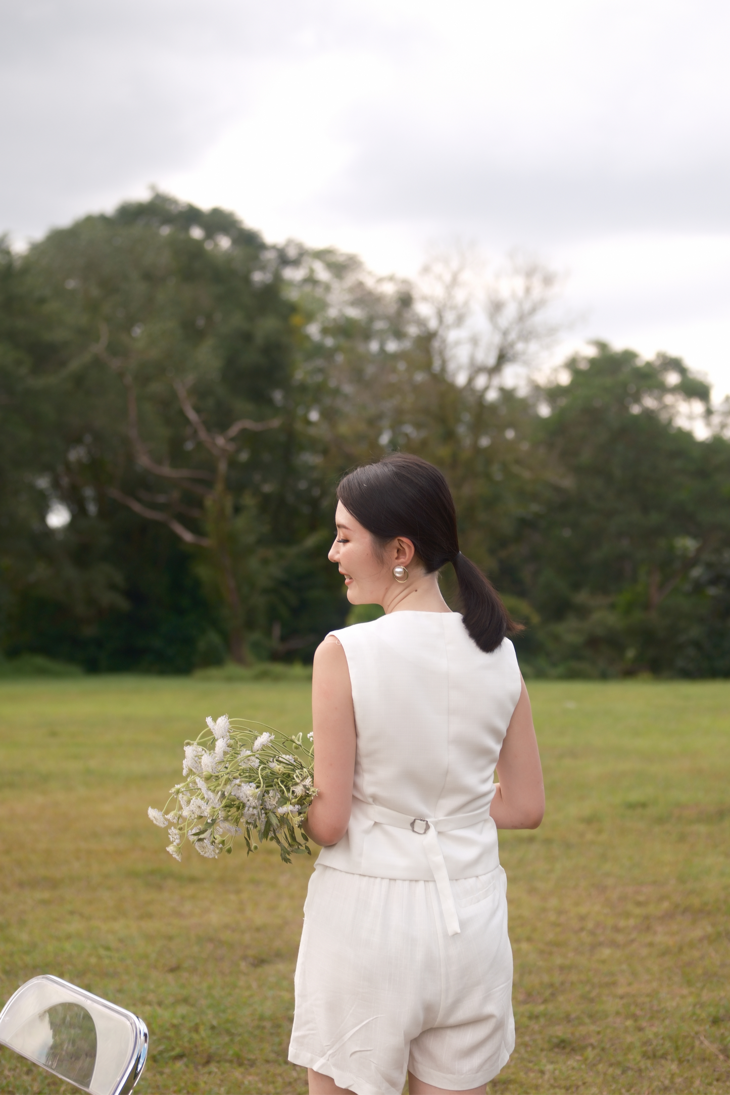 Colette High-Waisted Linen Shorts in Ivory