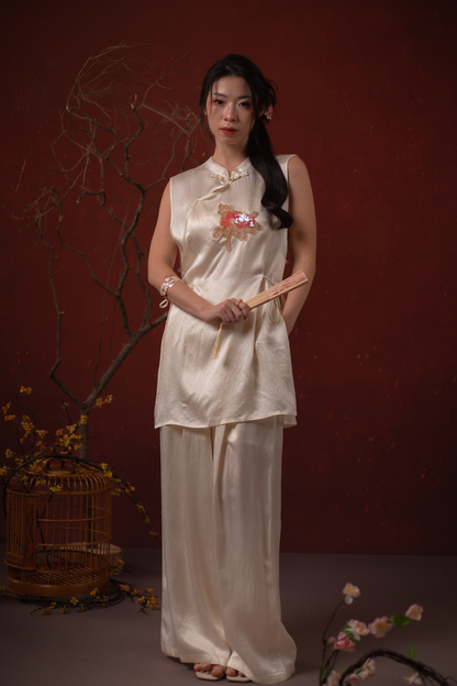 Selene Emblem Cheongsam Top & Pants Set in Ivory