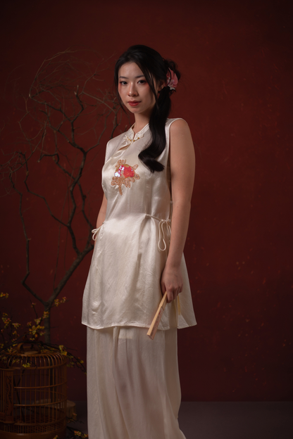Selene Emblem Cheongsam Top & Pants Set in Ivory