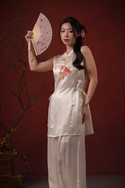 Selene Emblem Cheongsam Top & Pants Set in Ivory