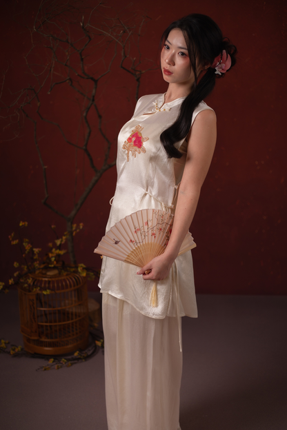 Selene Emblem Cheongsam Top & Pants Set in Ivory
