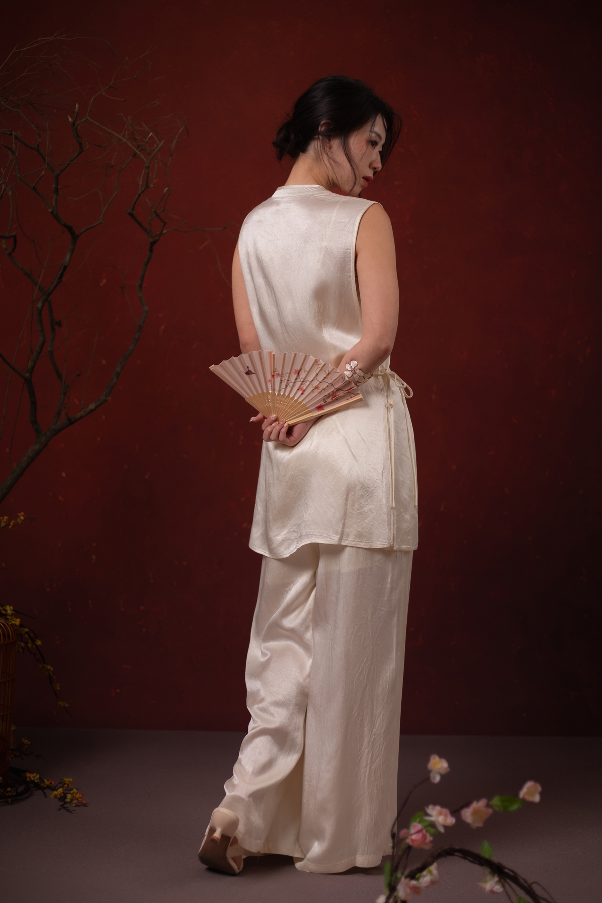 Selene Emblem Cheongsam Top & Pants Set in Ivory