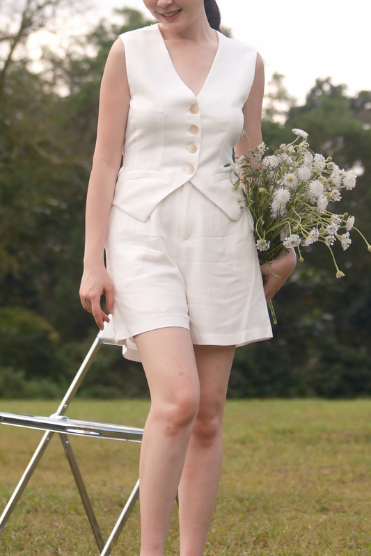 Colette High-Waisted Linen Shorts in Ivory