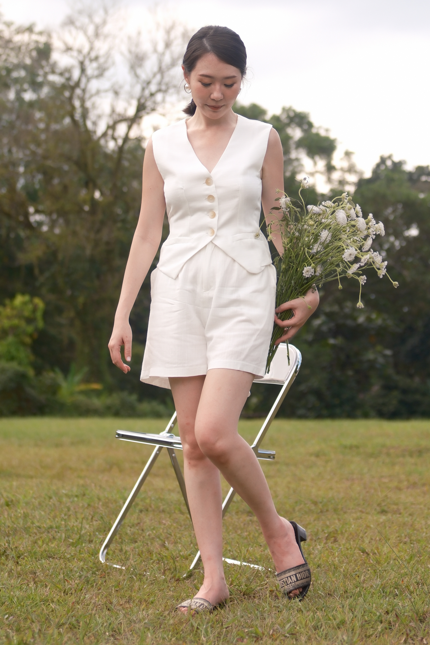 Colette High-Waisted Linen Shorts in Ivory