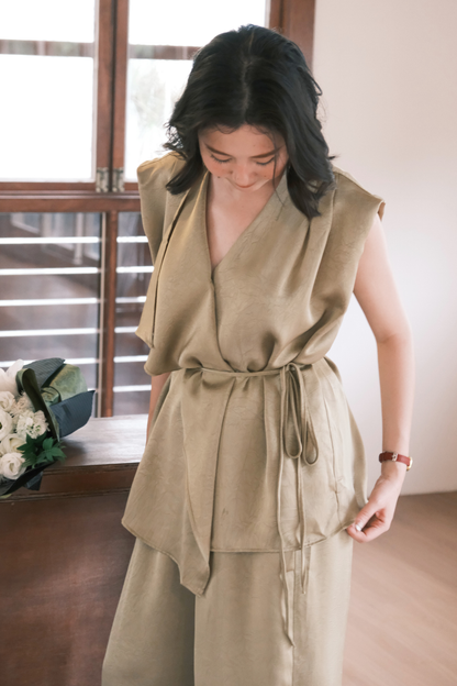 Olienne Satin Wrap Set in Green