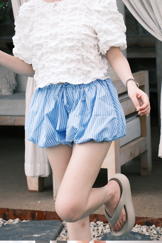 Zélie Striped Balloon Shorts in Blue