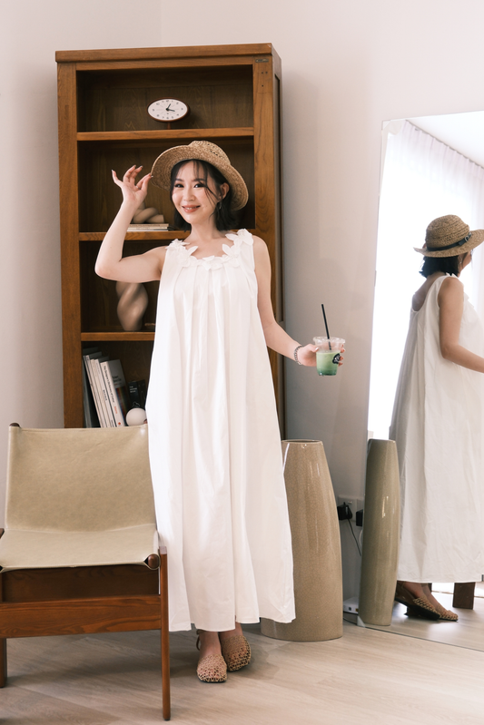 Elara Flowy Maxi Dress