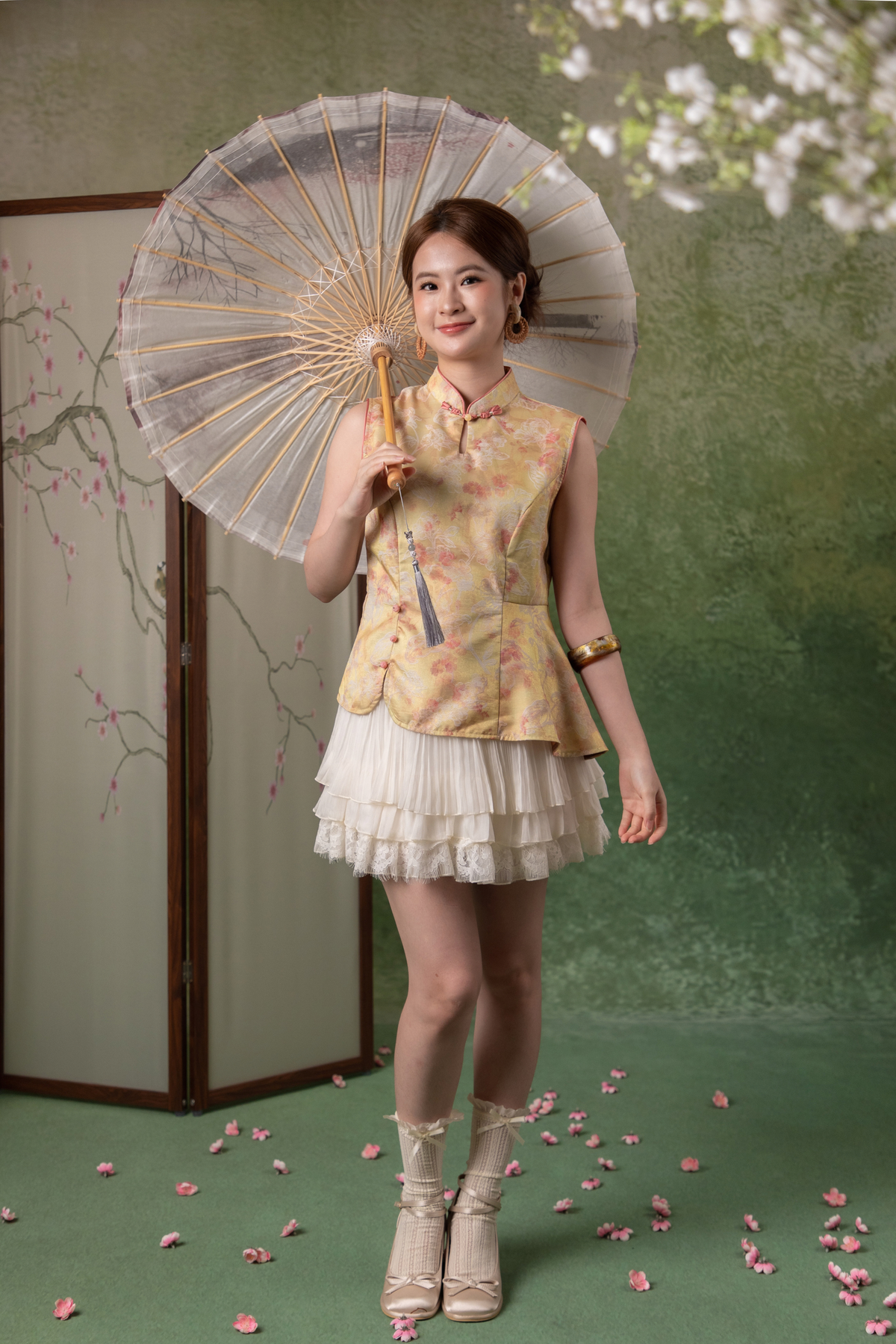 Isla Golden Sleeveless Cheongsam Top in Gold