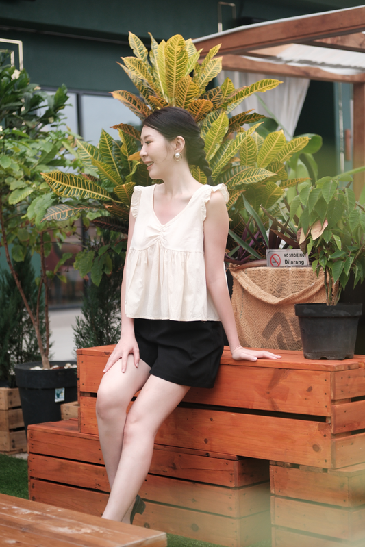Léa Ribbon-Back Vest in Beige