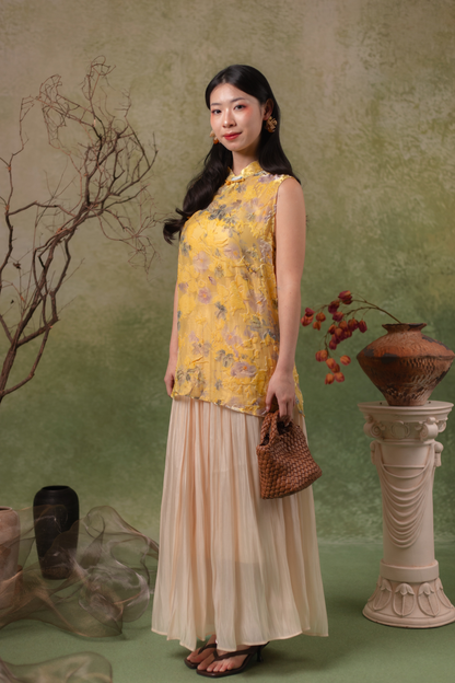 Chrysanthemum Sleeveless Cheongsam Top in Yellow