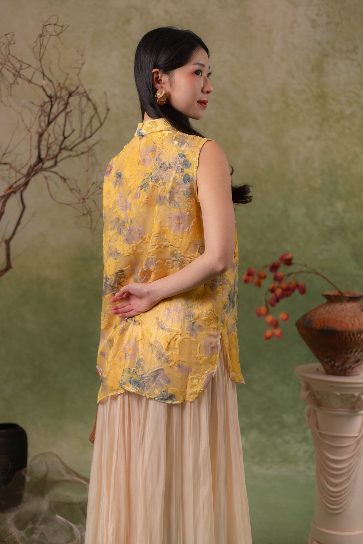 Chrysanthemum Sleeveless Cheongsam Top in Yellow