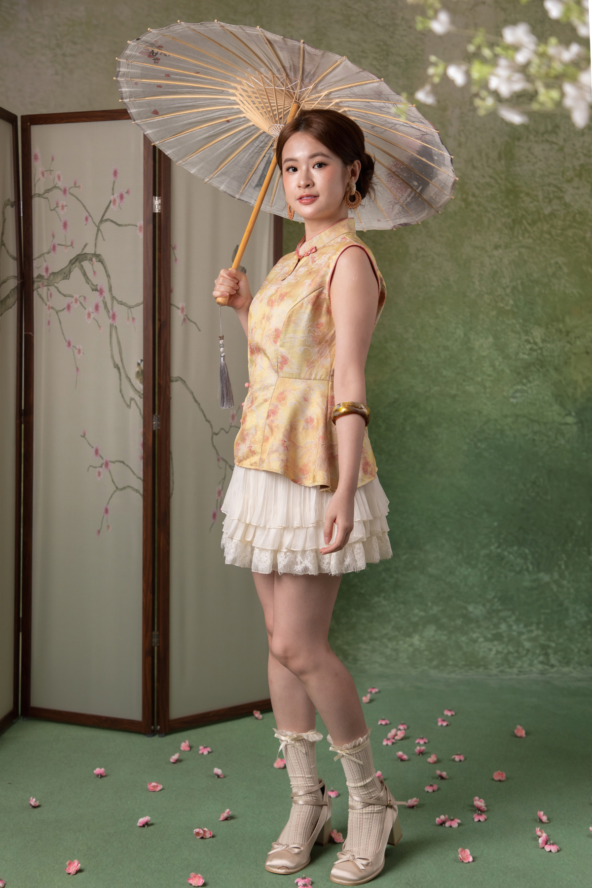 Isla Golden Sleeveless Cheongsam Top in Gold