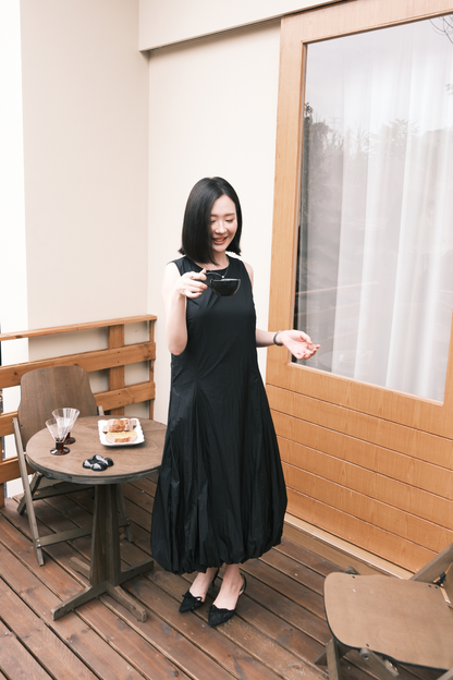 Amélie Cloud Hem Midi Dress in Black