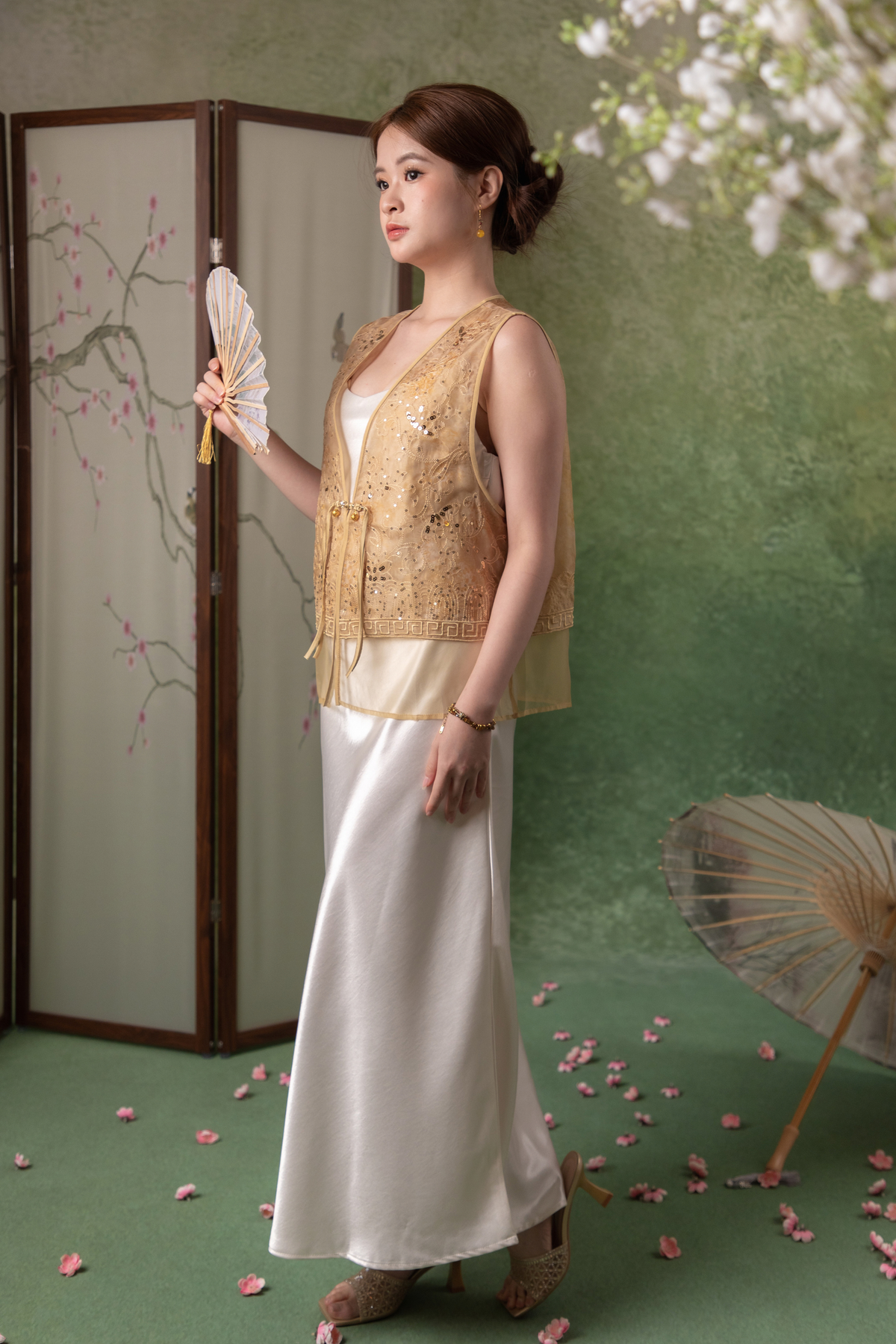 Gilded Sleeveless Cheongsam Top in Gold