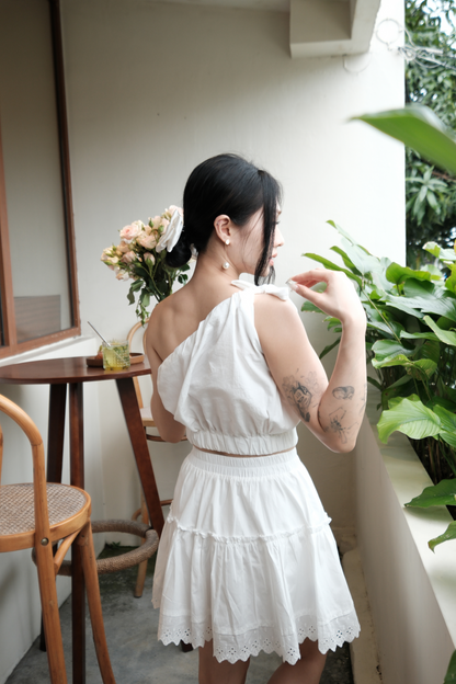 Sasha One-Shoulder Bow Crop Top in White