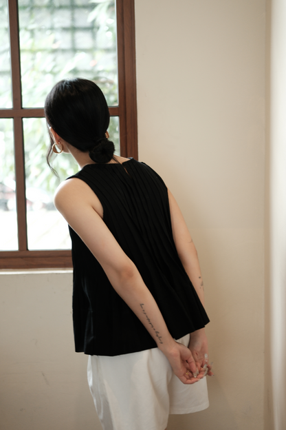 Margaux Pleated Swing Blouse in Black