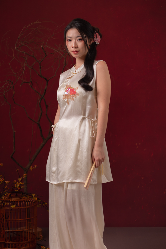 Selene Emblem Cheongsam Top & Pants Set in Ivory