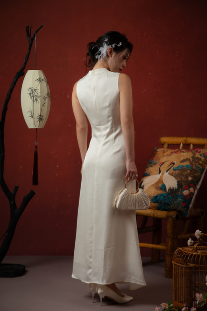 Amélie Perle Cheongsam Dress in Pearl White