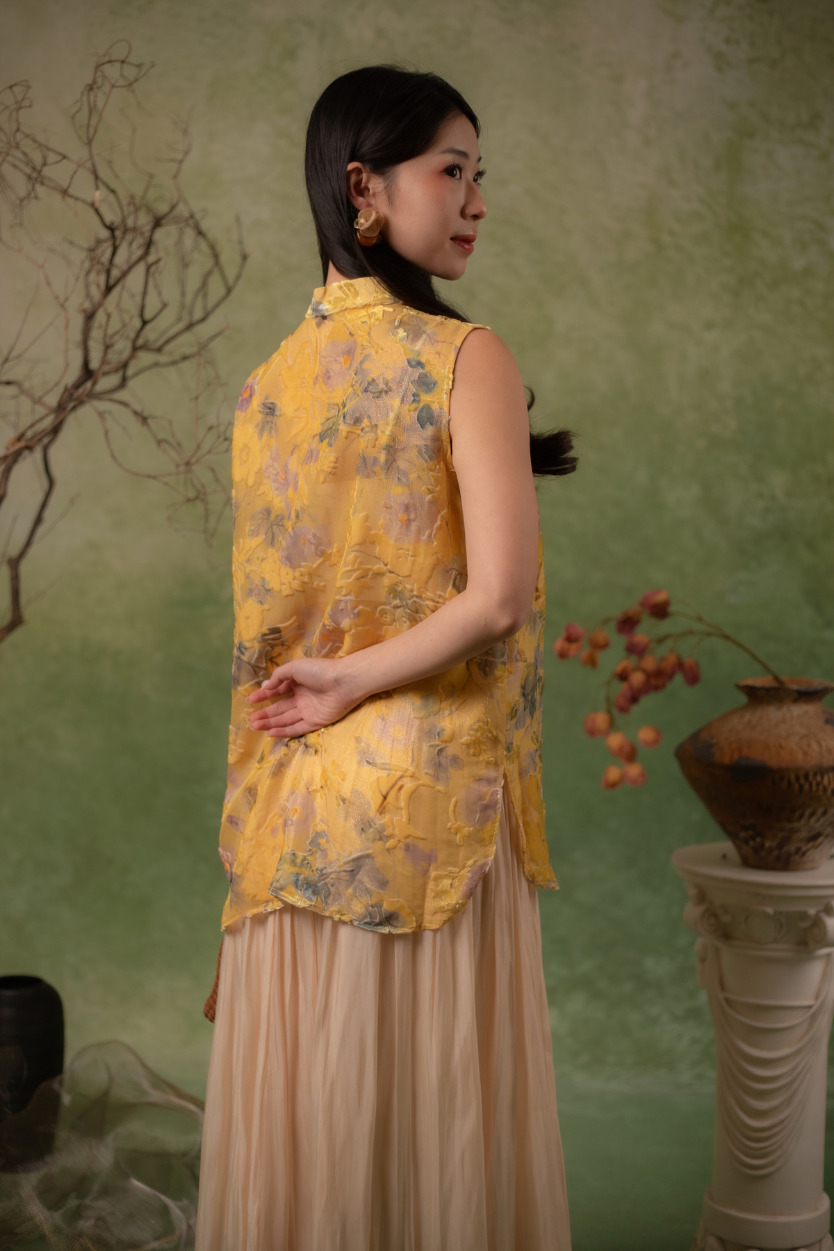 Chrysanthemum Sleeveless Cheongsam Top in Yellow