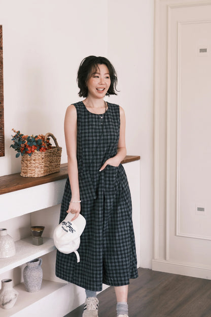 Elodie Plaid Midi Dress in Black