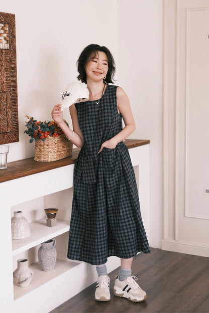 Elodie Plaid Midi Dress in Black