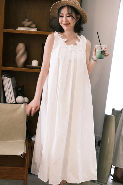 Elara Flowy Maxi Dress