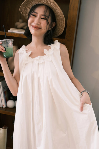 Elara Flowy Maxi Dress