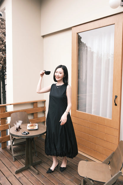 Amélie Cloud Hem Midi Dress in Black