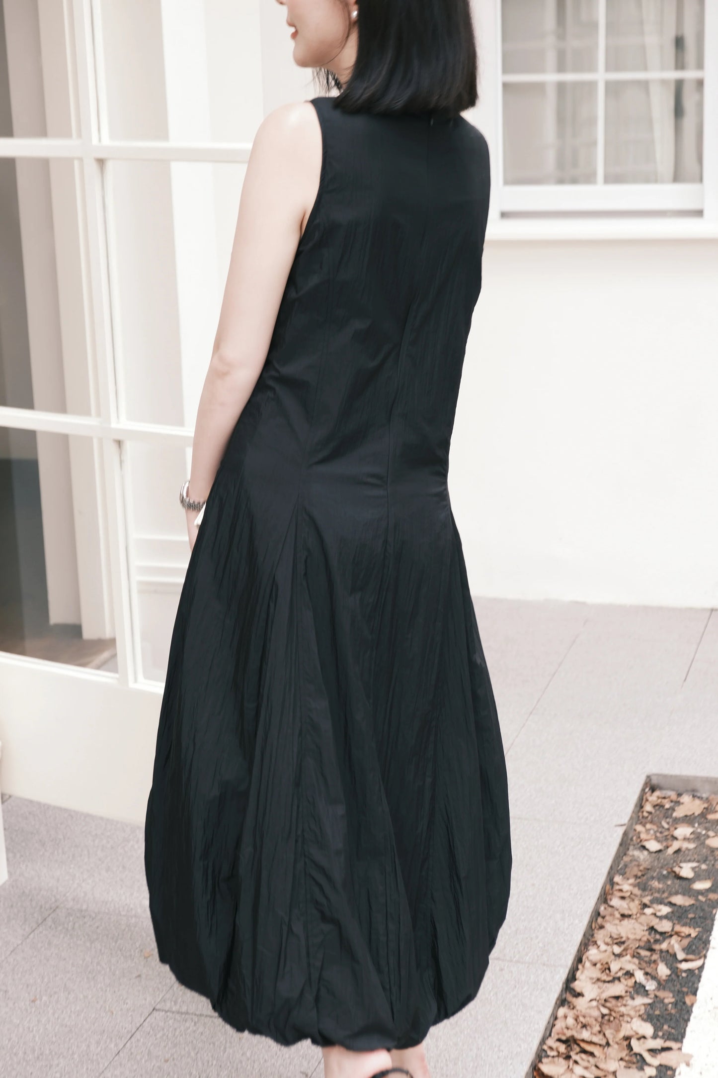 Amélie Cloud Hem Midi Dress in Black