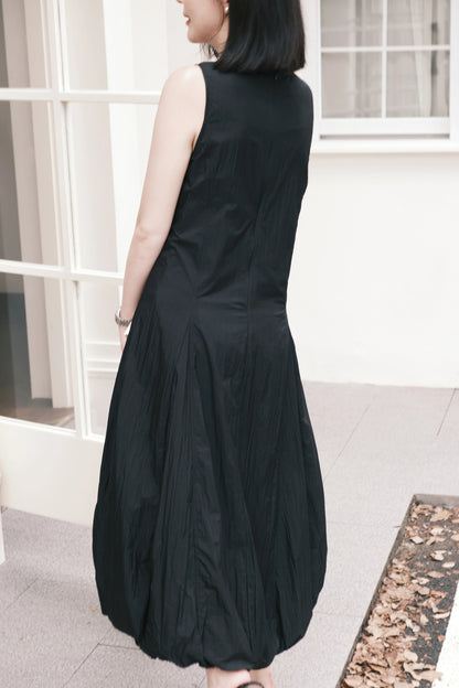 Amélie Cloud Hem Midi Dress in Black