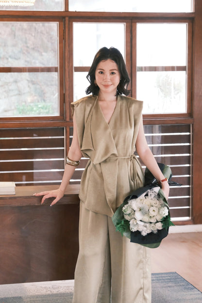 Olienne Satin Wrap Set in Green